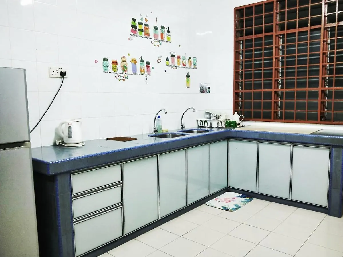 Holiday home 12 To 16 Guests Homestay - Happy Home Taman Bukit Kempas Johor Bahru