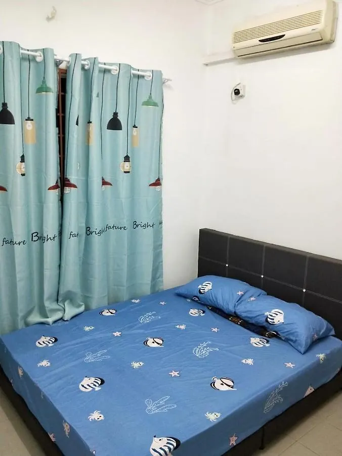 12 To 16 Guests Homestay - Happy Home Taman Bukit Kempas Johor Bahru